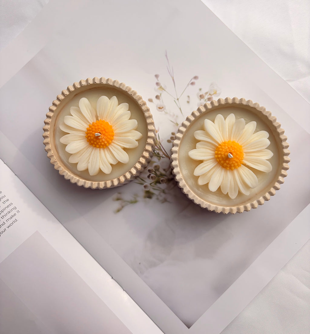 The Daisy Candle