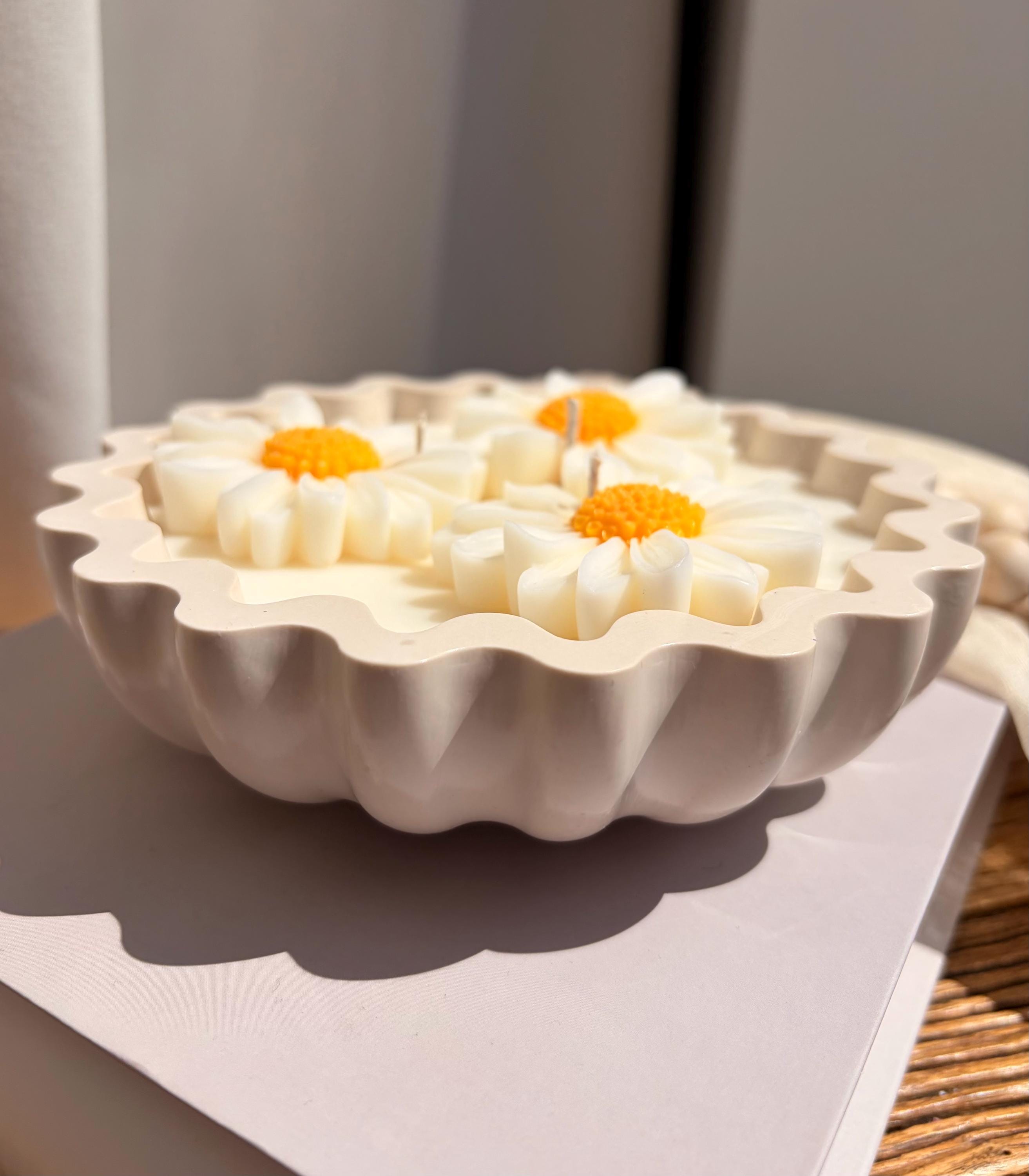 Oversized Three Wick Daisy Candle